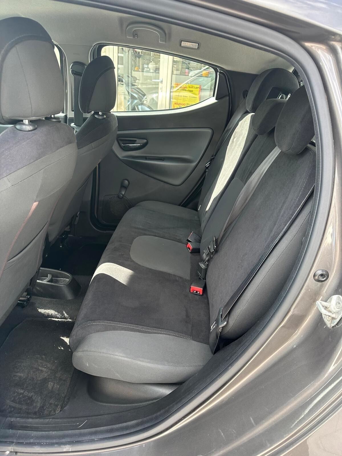 Lancia Ypsilon 1.3 MJT 16V 95 CV 5 porte S&S Silver