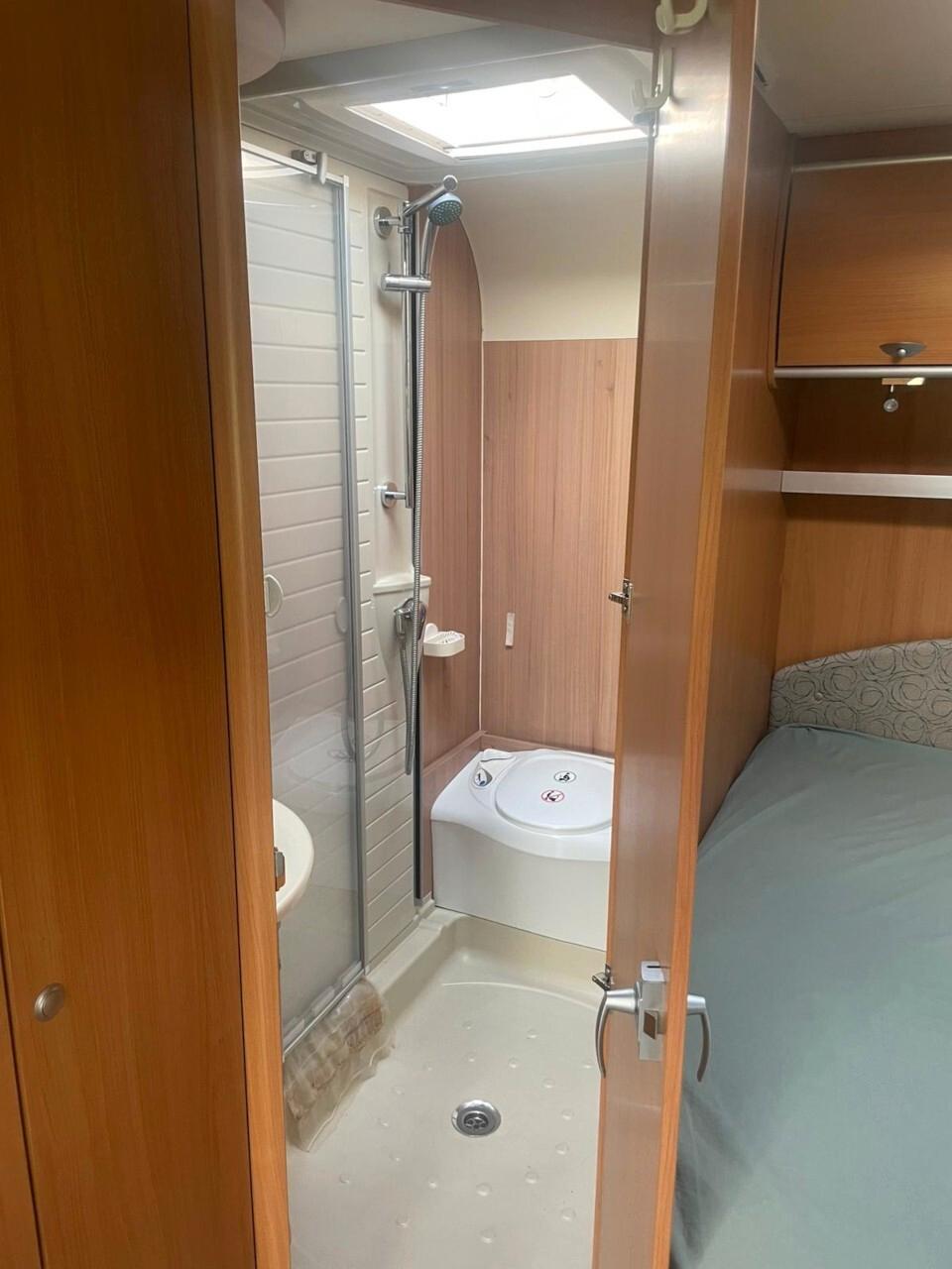 Bürstner Viseo 696 Motorhome con letto matrimoniale