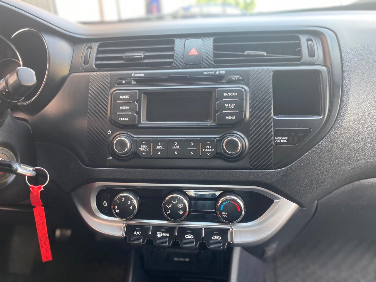 Kia Rio 1.1 CRDi 5p. Cool neopatentati