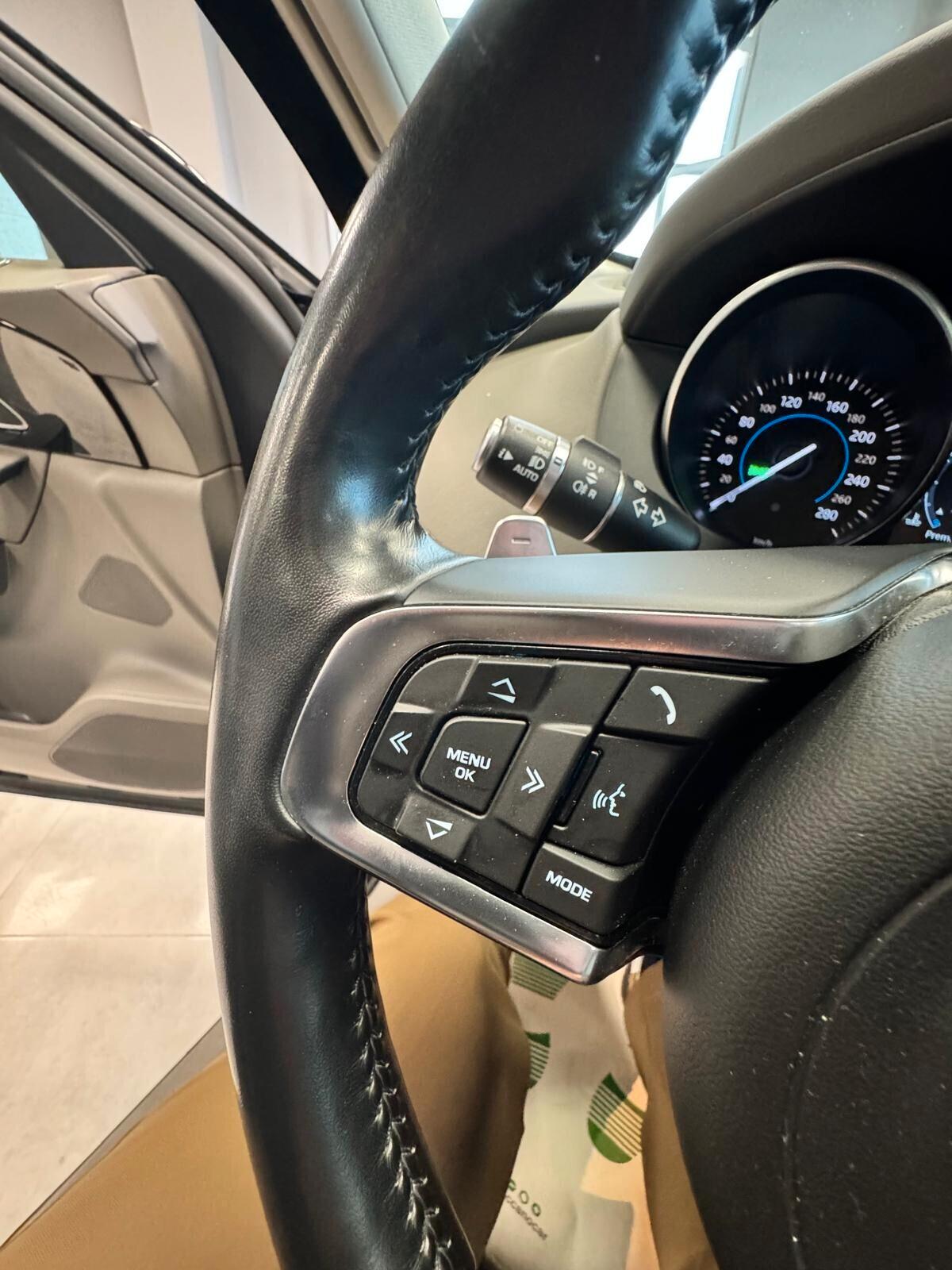 JAGUAR F-PACE 2-0 D4D 4WD TETTO APRIBILE R-DYNAMIC SPORT