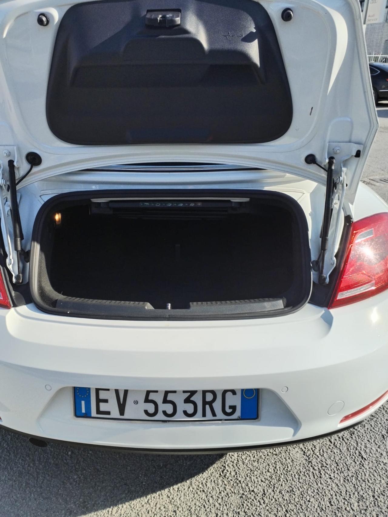 Volkswagen Maggiolino Cabrio 1.6 TDI Design pari al nuovo
