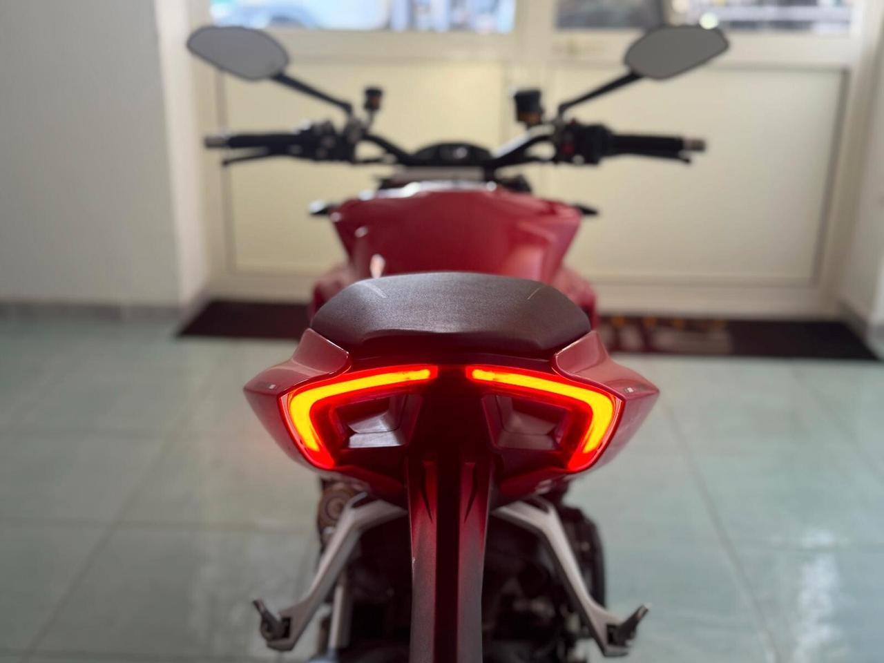 Ducati Streetfighter V2
