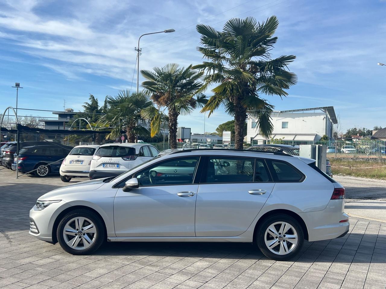 Volkswagen Golf Variant 2.0 TDI SCR Life FINANZIABILE