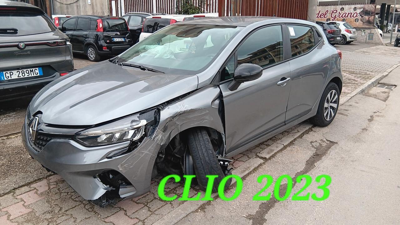 Renault Clio incidentata sinistrata mondialcars 023