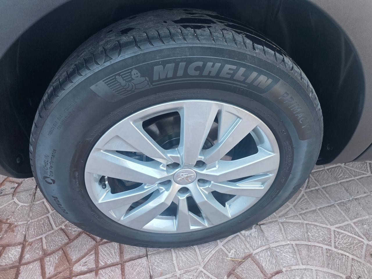 Peugeot 3008 BlueHDi 130 S&S EAT8 Active Pack 2021