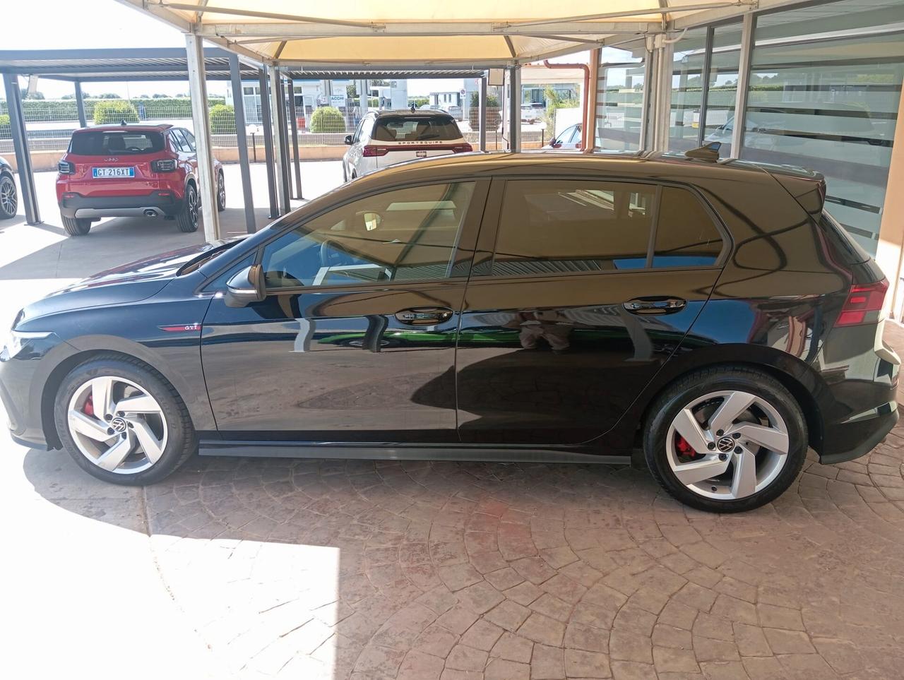 Volkswagen Golf GTI VIII 2.0 TSI