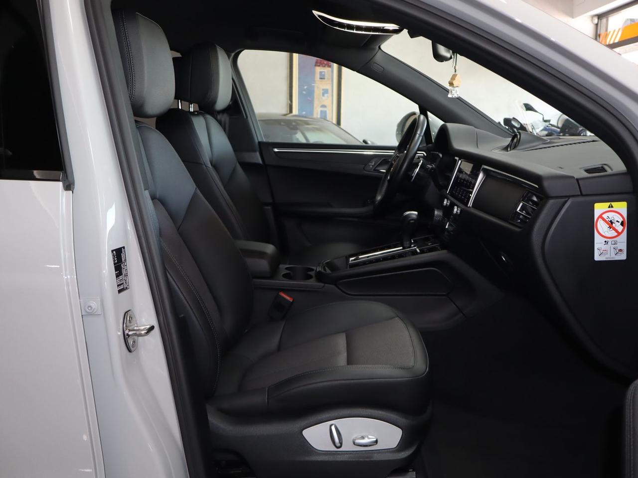 Porsche Macan 2.0 #11597