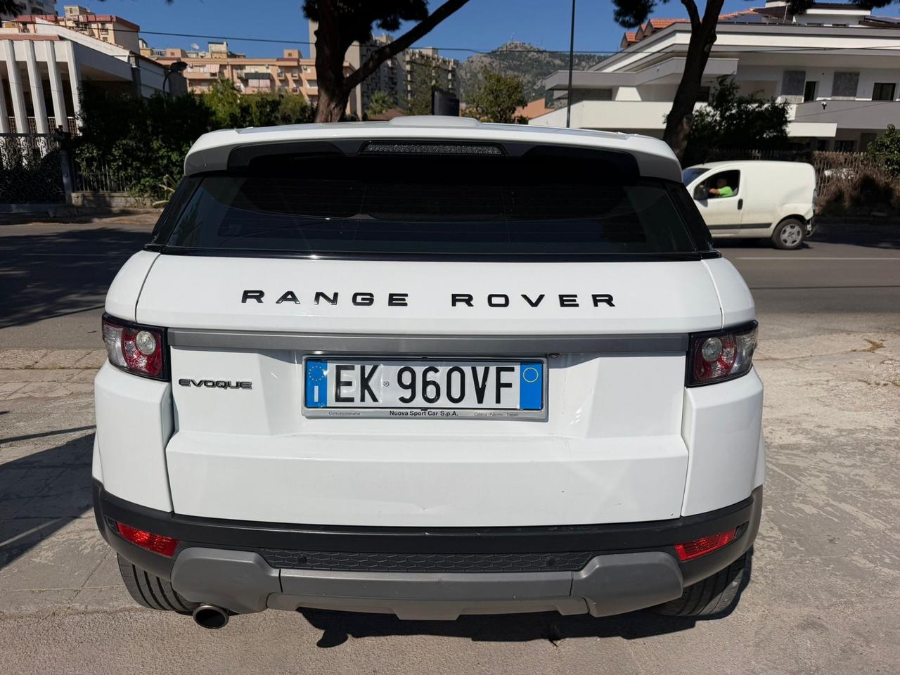 Land Rover Range Evoque 2.2 TD4 5p. Pure