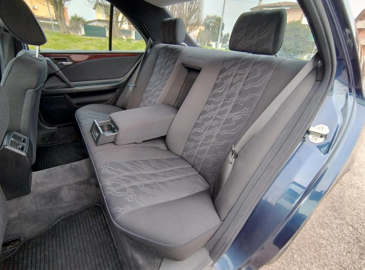 Mercedes-benz E 200 cat Classic