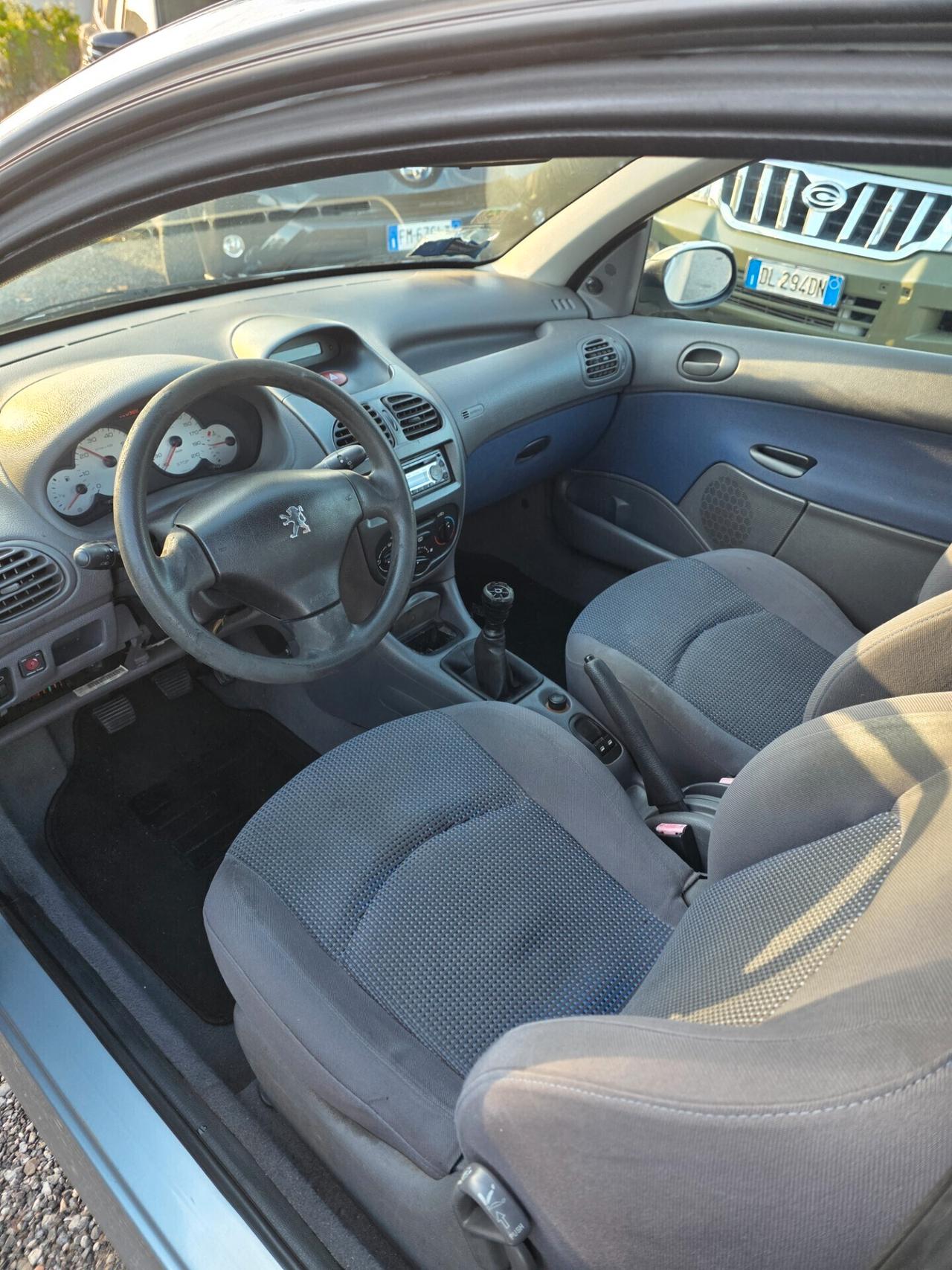 Peugeot 206 1.1 3p. XT