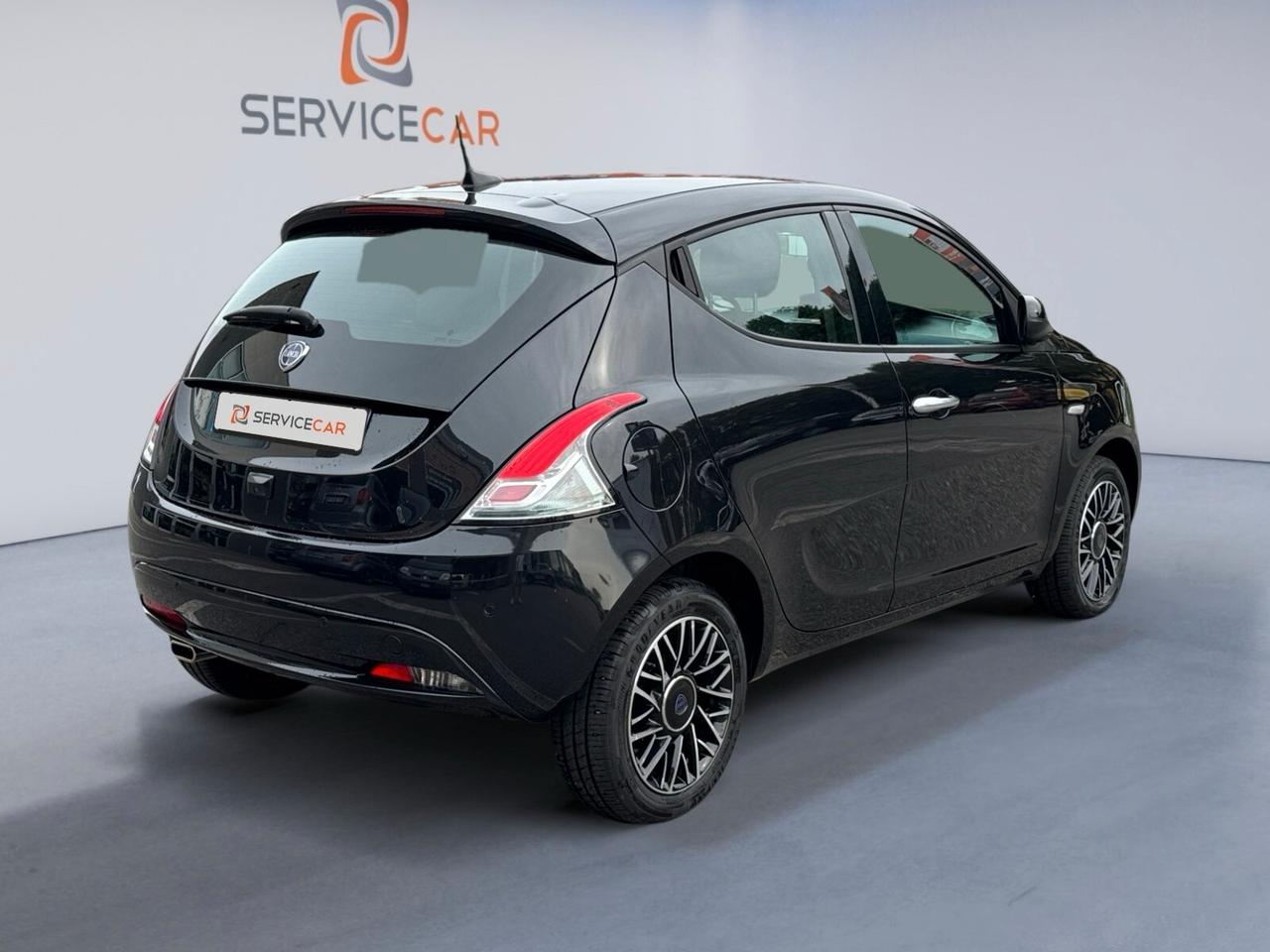 Lancia Ypsilon 1.0 Hybrid Platino