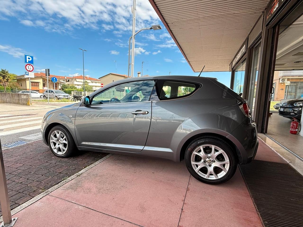Alfa Romeo MiTo 1.6 JTDm 16V Distinctive Sport Pack