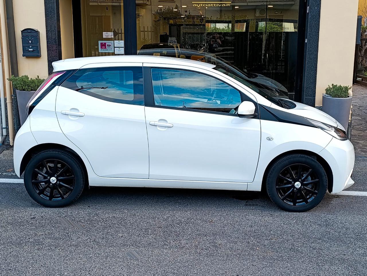 Toyota Aygo 1.0 VVT-i 69 CV 5 porte Navi Telecamera FULL