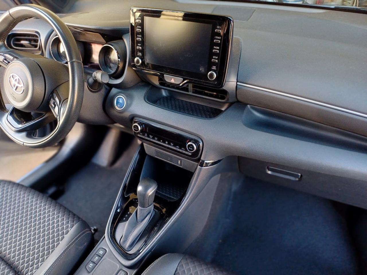 Toyota Yaris 1.5 Hybrid 5 porte Lounge(TETTO PANORAMICO)