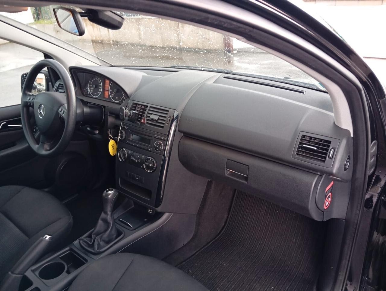 Mercedes-benz A 160 blue efficency