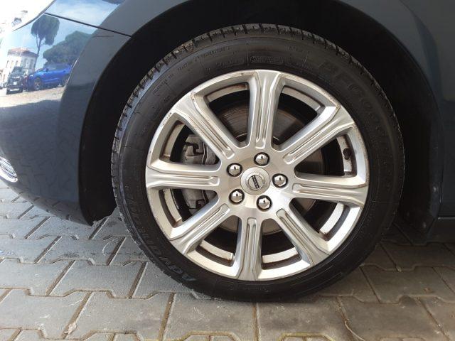 VOLVO V40 D2 Geartronic Inscription *FULL OPTIONAL*