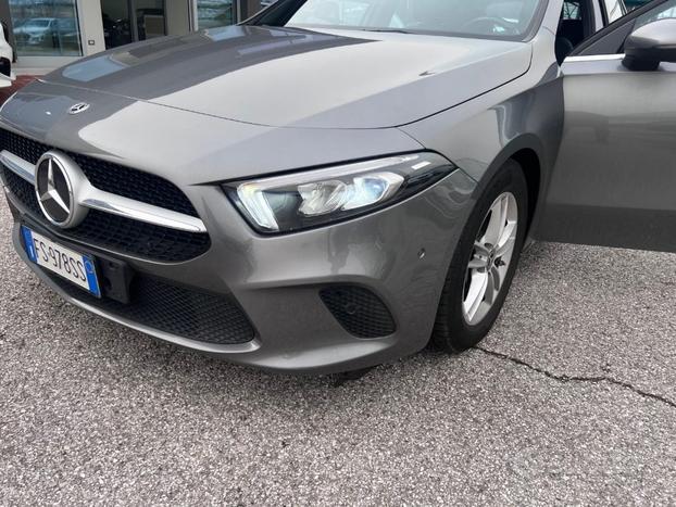 MERCEDES-BENZ A 180 d Automatic Business Extra