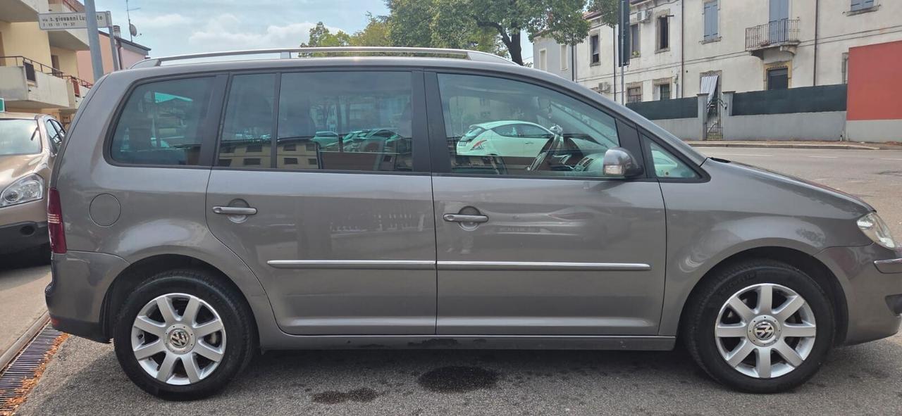Volkswagen Touran 2.0 16V TDI Highline