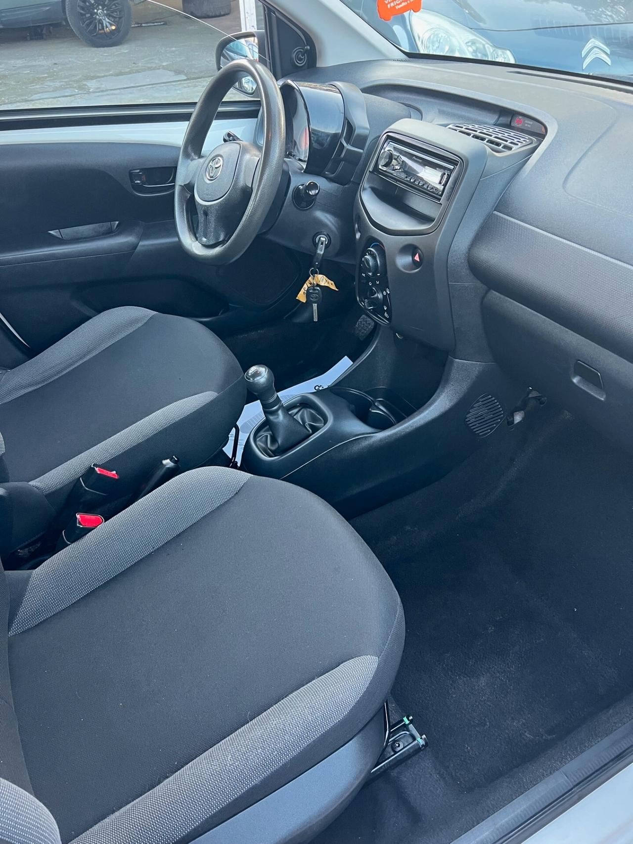 Toyota Aygo 1.0 VVT-i 69 CV 5 porte x-play TSS