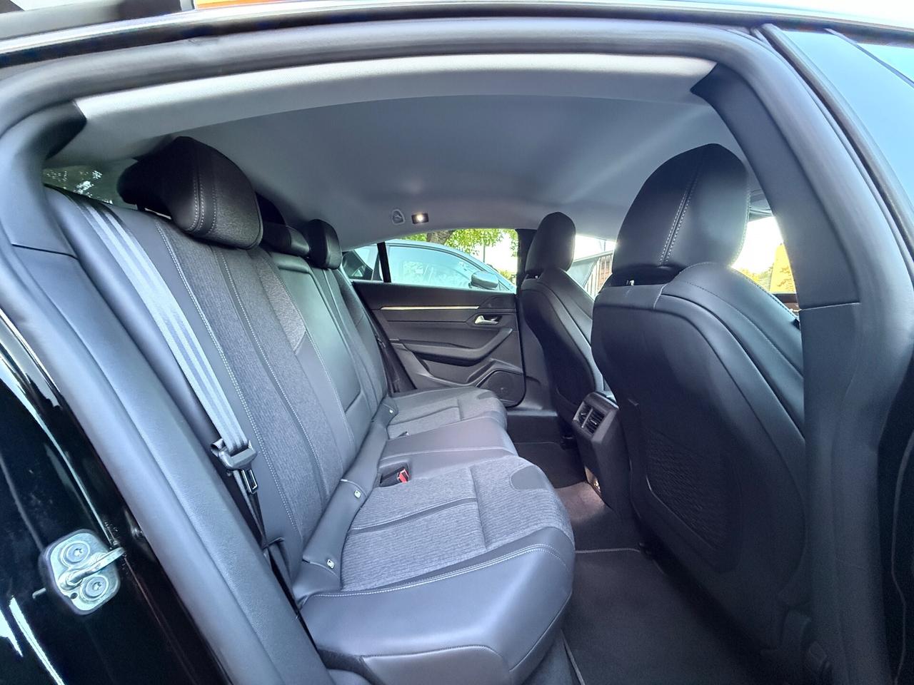 Peugeot 508 Plug-in Hybrid 225 e-EAT8 Allure Pack