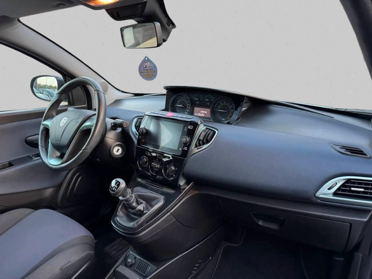 Lancia Ypsilon 1.0 FireFly 5 porte S&S Hybrid Alberta Ferretti 10/2023