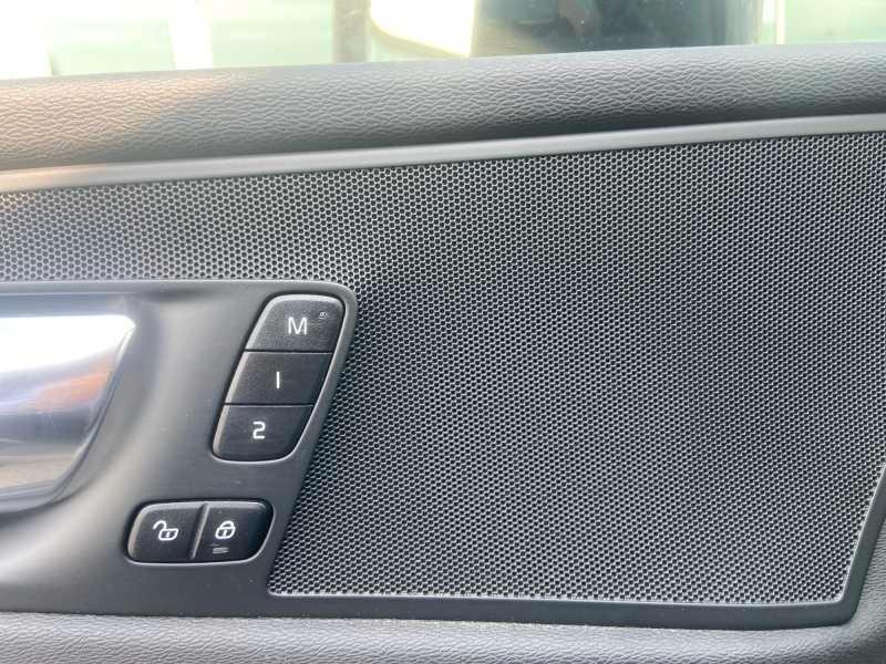 VOLVO XC60 2.0 b4 R-design AwD AuTo