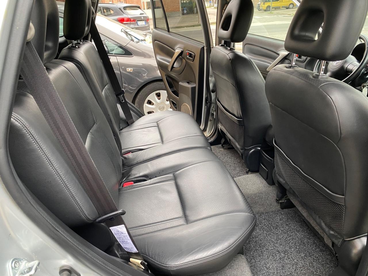 Toyota RAV 4 RAV4 2.0 AWD D-4D cat 5 porte Sol NEOPATENTATI!!!