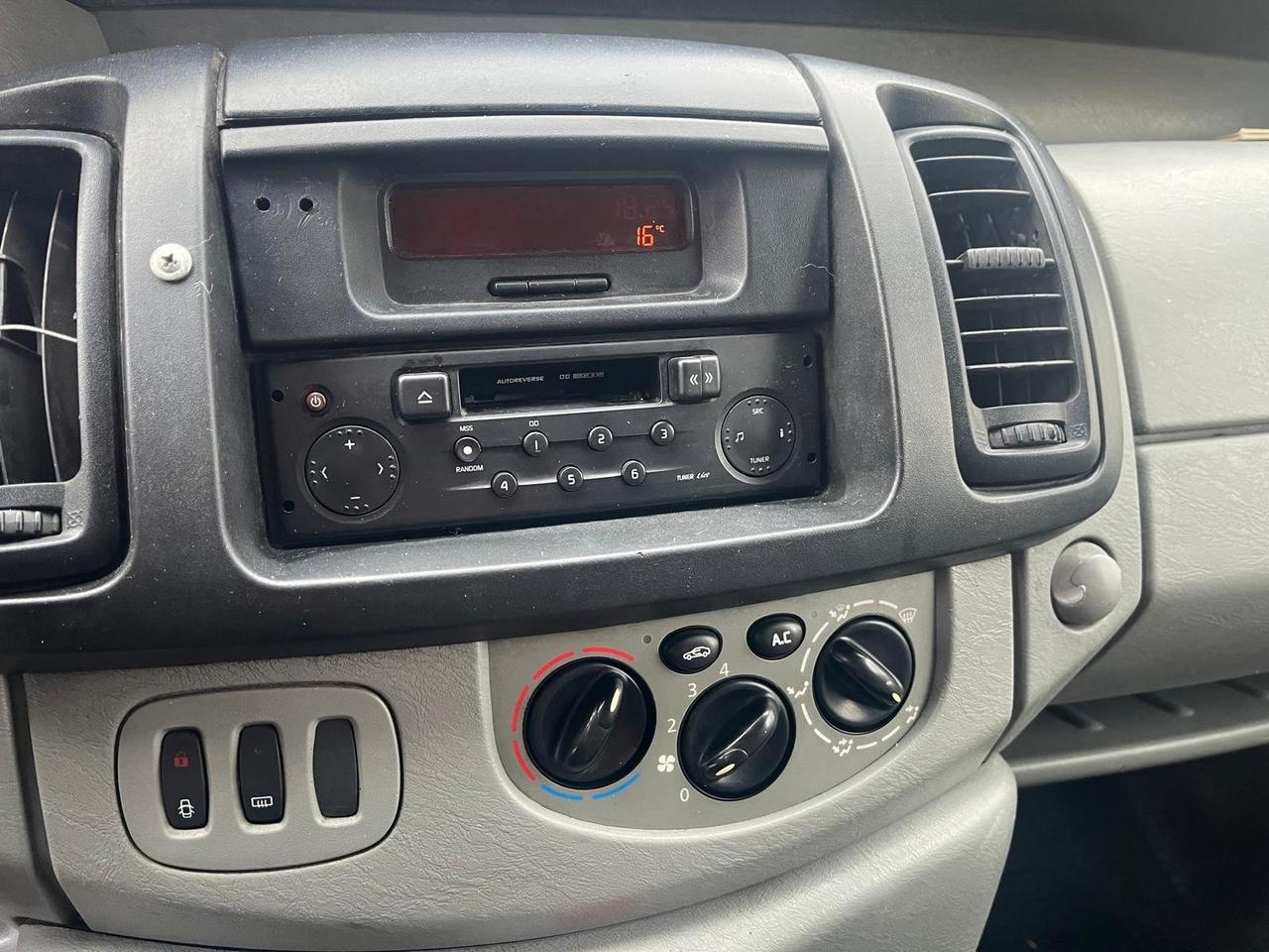 Renault trafic cargo 1.9 dci-cv 100 -2004