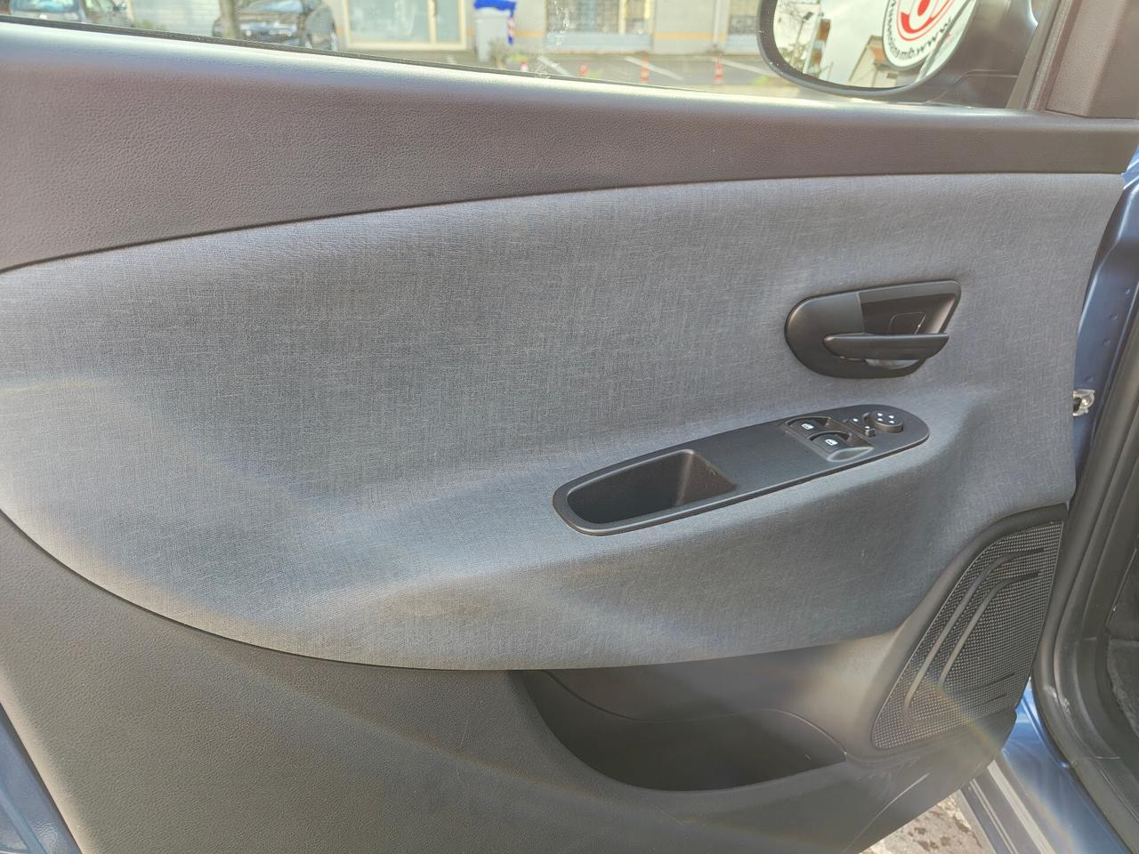 Lancia Ypsilon 1.0 FireFly 5 porte S&S Hybrid Gold Plus