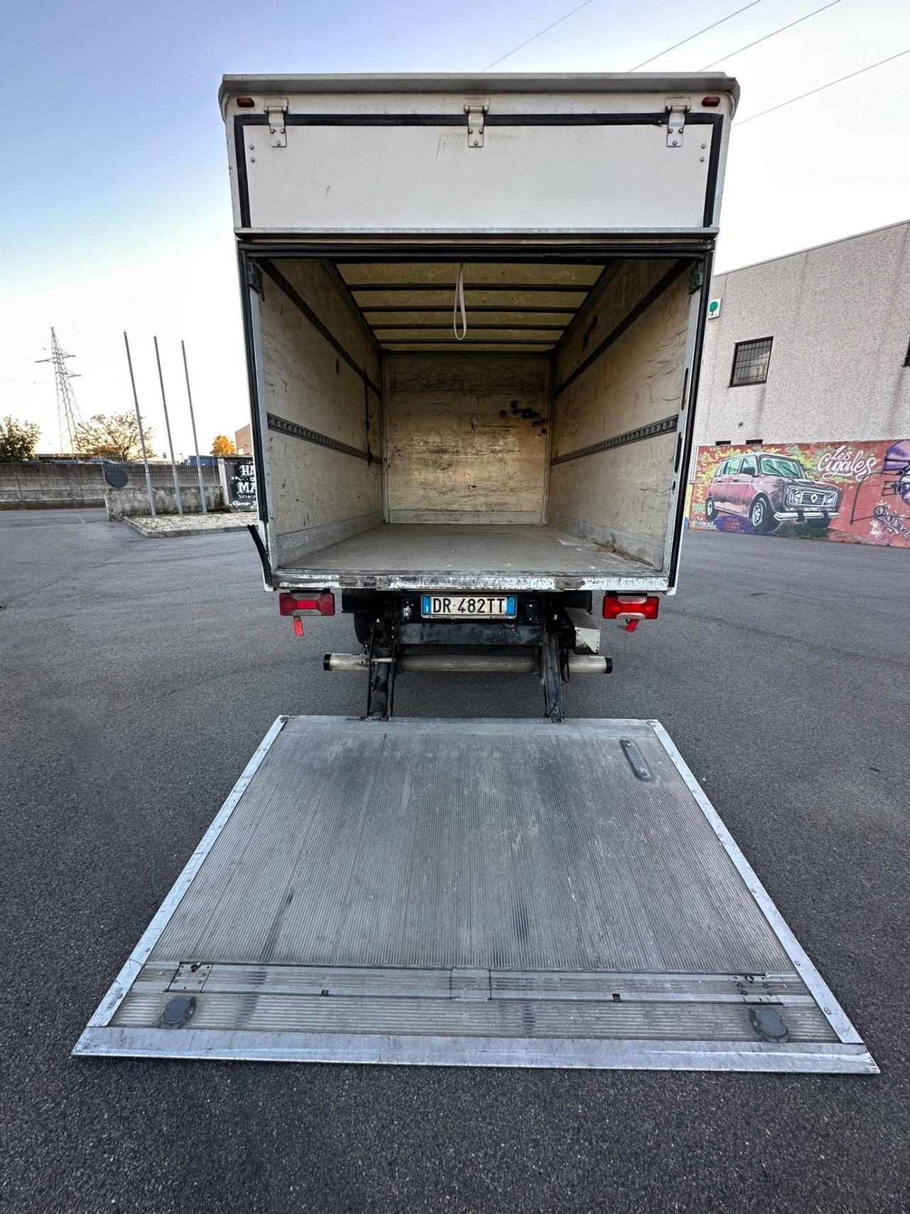 Iveco 35c15 con pedana