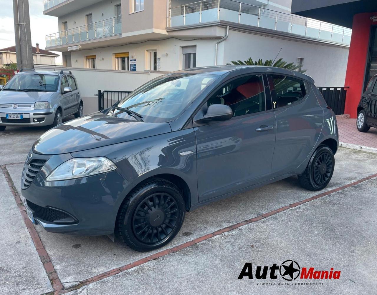 Lancia Ypsilon 0.9 TwinAir 80 CV 5 porte Metano Ecochic Elefantino