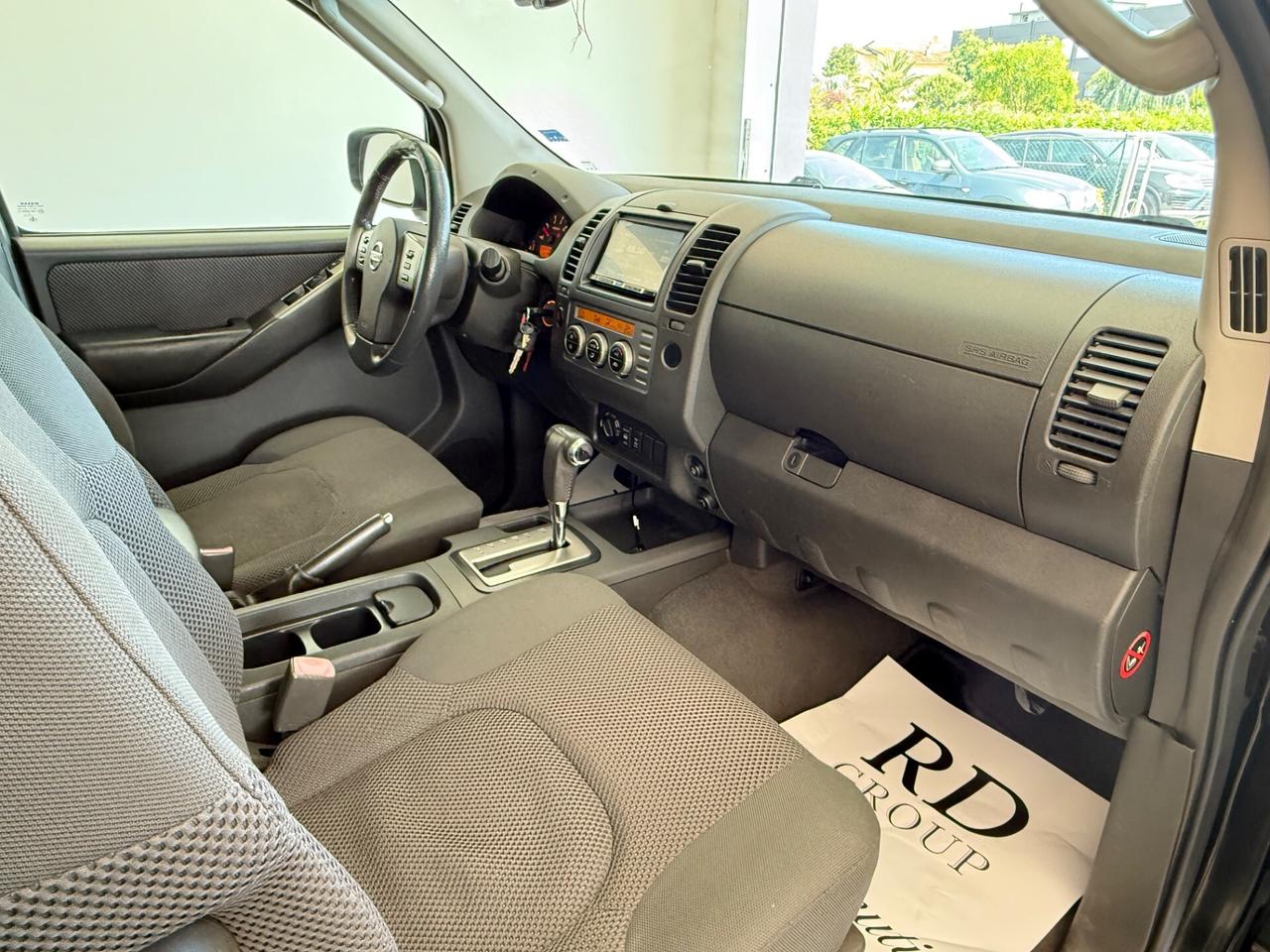 Nissan Navara 2.5 dCi DoubleCab premium automatico