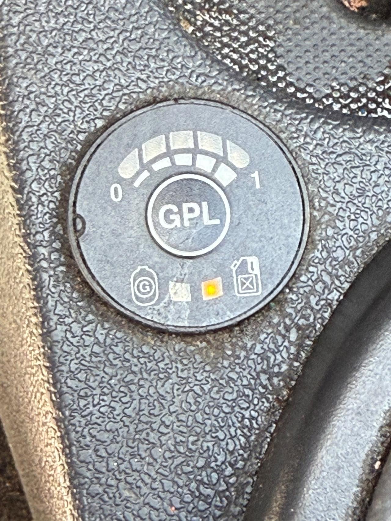 Dacia Duster 1.6 105cv GPL km certificati neopaten