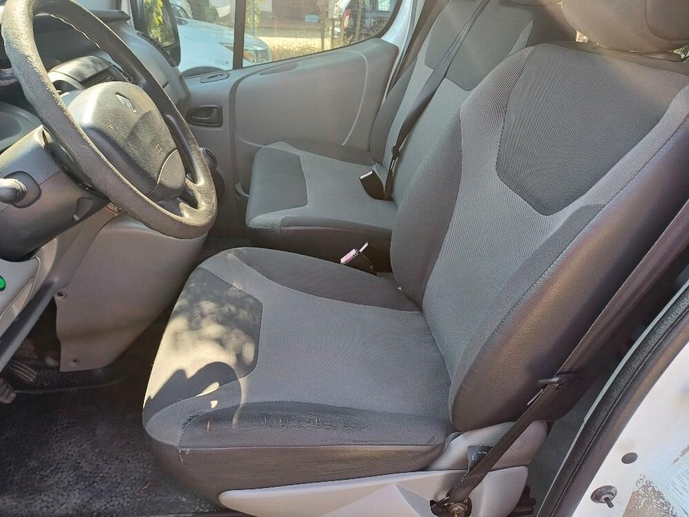 Renault Trafic 9 Posti Trasporto disabili con pedana