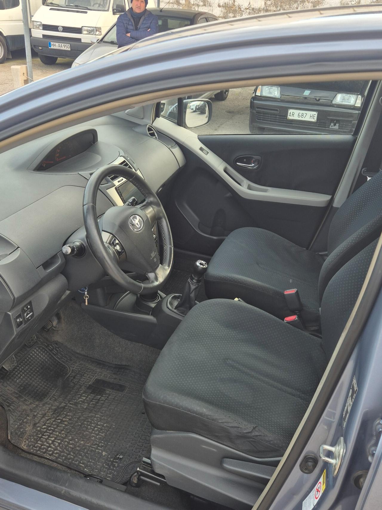 Toyota Yaris 1.0 5.p luxury pack