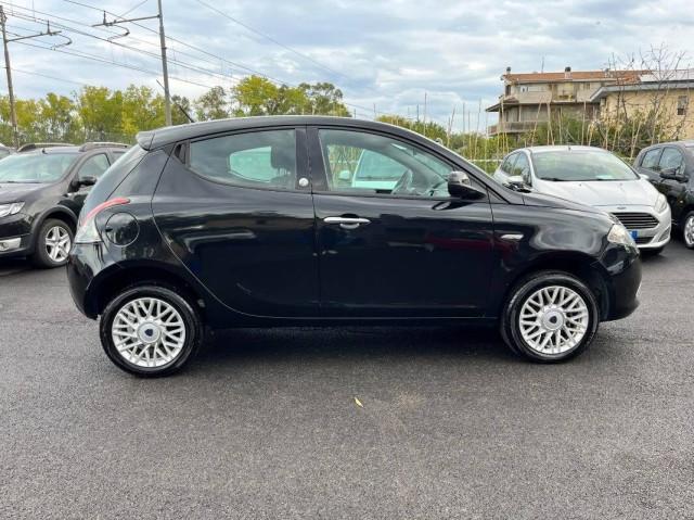 Lancia Ypsilon 0.9 t.air Silver ecochic metano 80cv