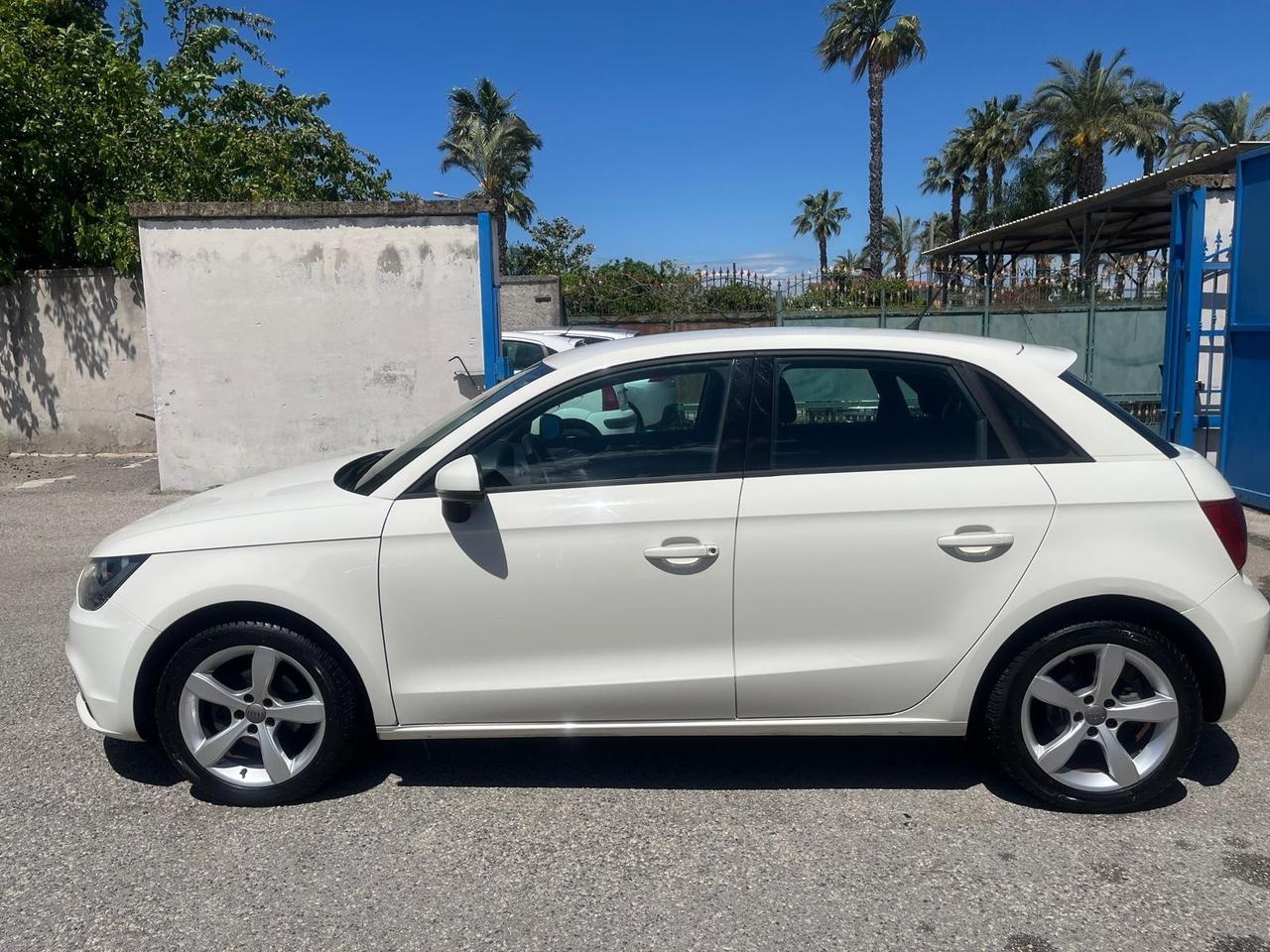 Audi A1 5P-1.6 tdi/90cv-full-2014