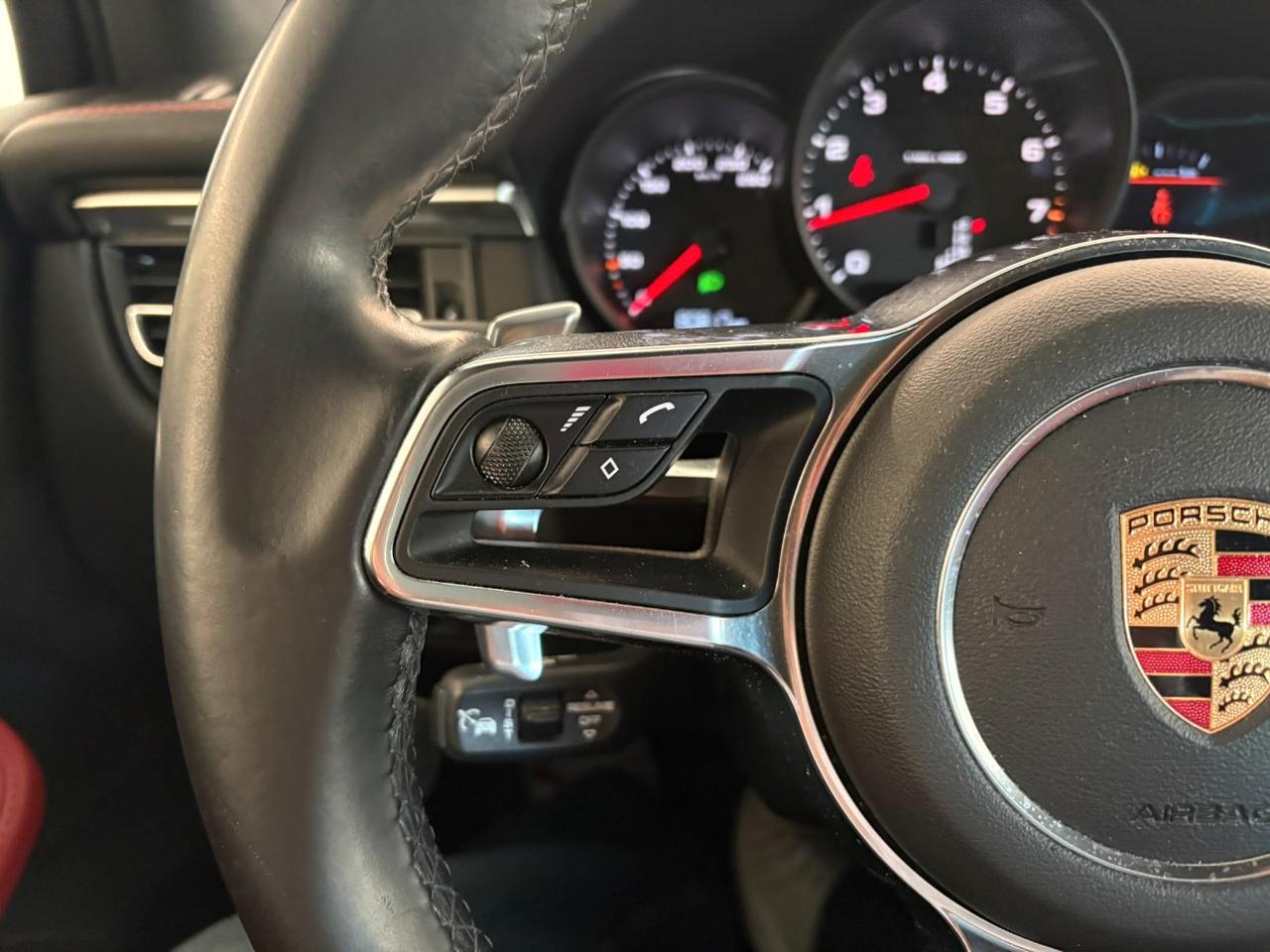 Porsche Macan 2.0 245cv pdk