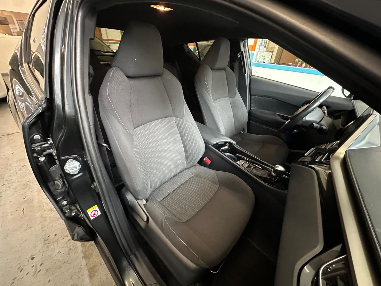 Toyota C-HR 1.8 Hybrid E-CVT Business