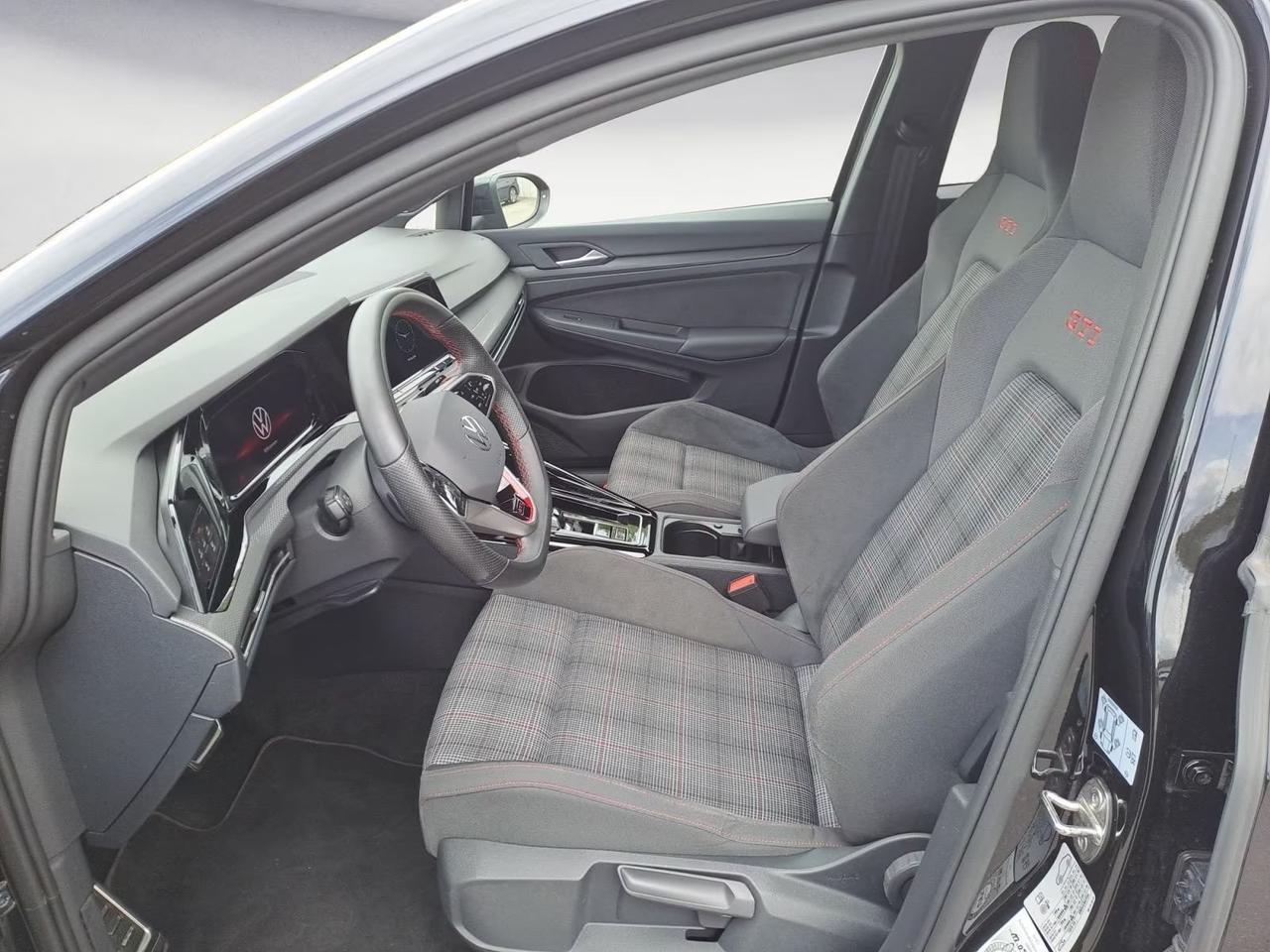Volkswagen Golf GTI 2.0 TSI DSG PANO/DCC/MATRIX