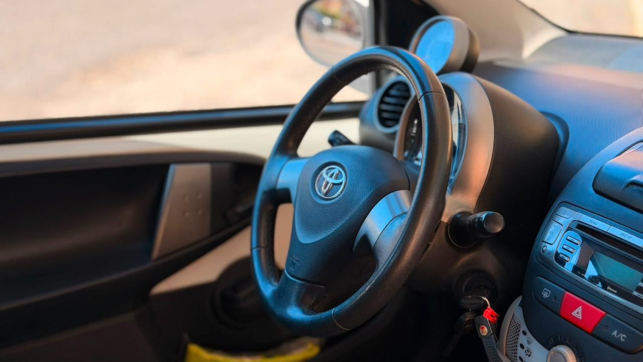 Toyota Aygo 1.0 12V VVT-i 5 porte Lounge Connect MMT