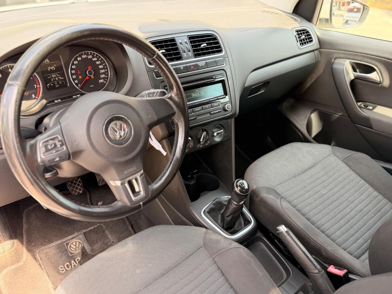 Volkswagen Polo 1.2 70 CV neopatentati gancio traino 2014