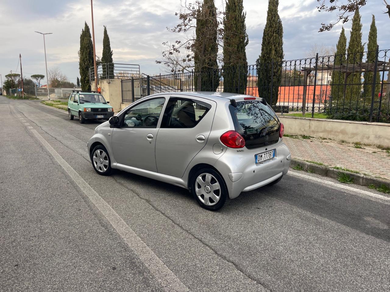 Toyota Aygo 1.0 12V VVT-i 5 porte Sol