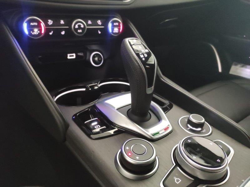 ALFA ROMEO Giulia (2016) - Giulia 2.0 Turbo 280 CV AT8 AWD Q4 Ti