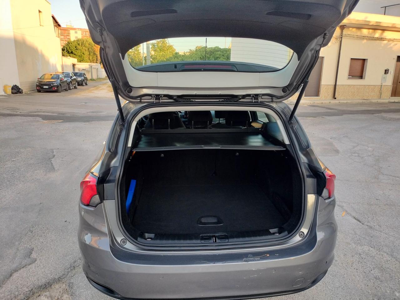 Fiat Tipo 1.6 Mjt S&S SW Lounge