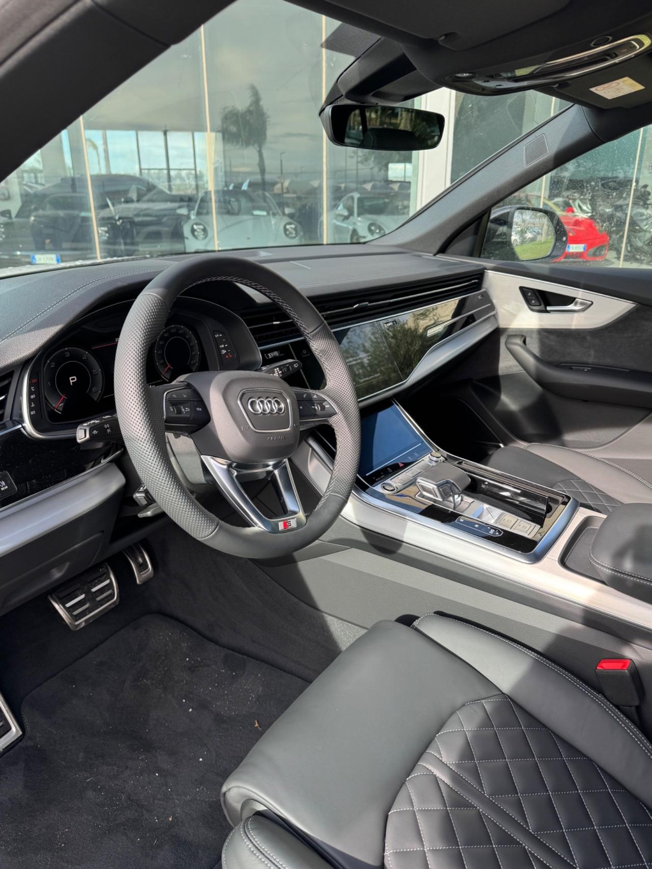 Audi Q8 Sline quattro possibilità noleggio no scoring
