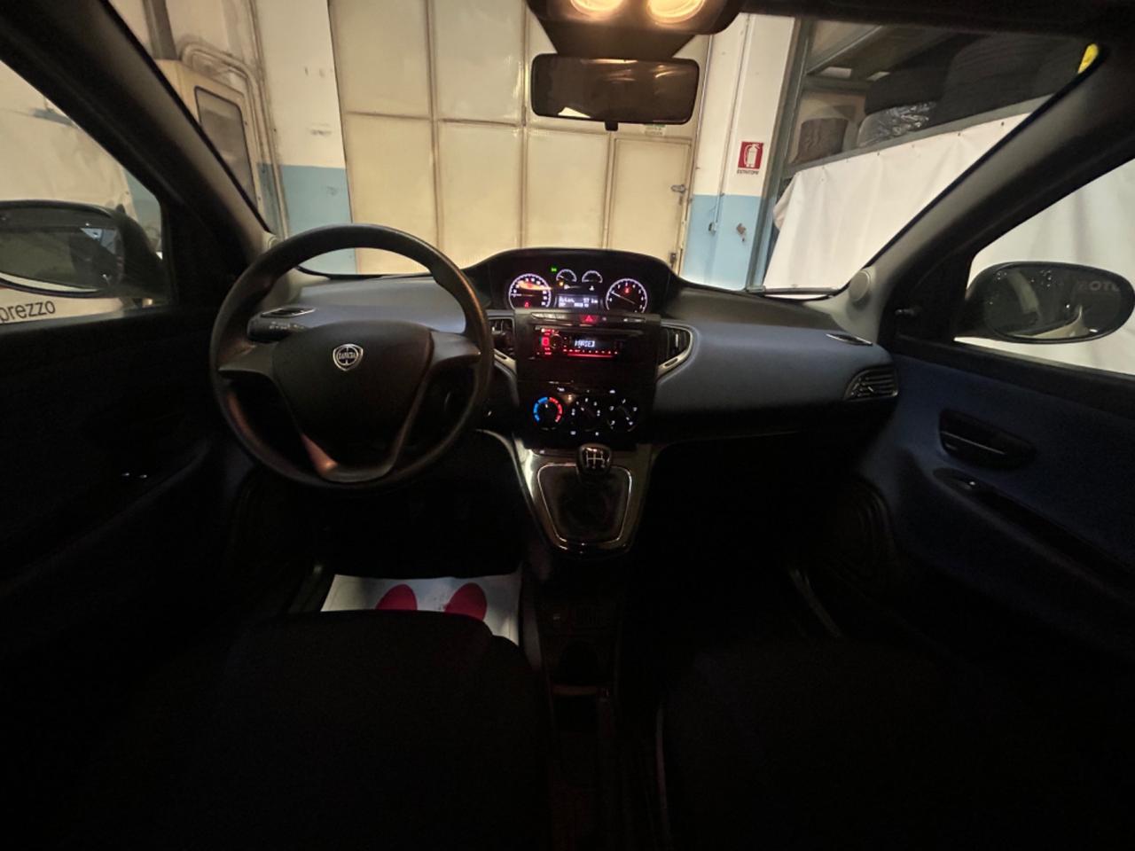 Lancia Ypsilon 1.2 69 CV 5 porte Platinum