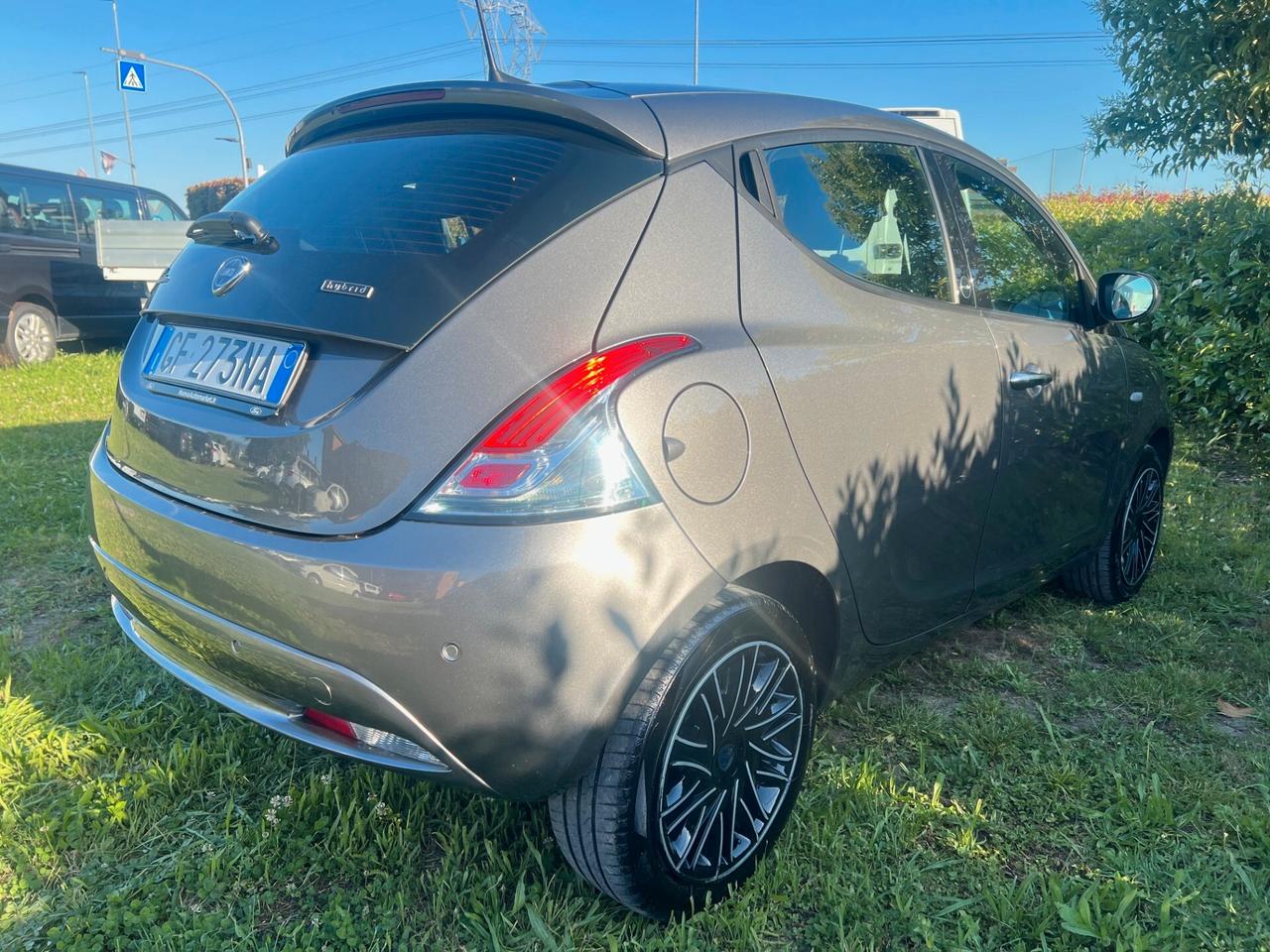 Lancia Ypsilon 1.0 FireFly 5 porte S&S Hybrid Ecochic Silver