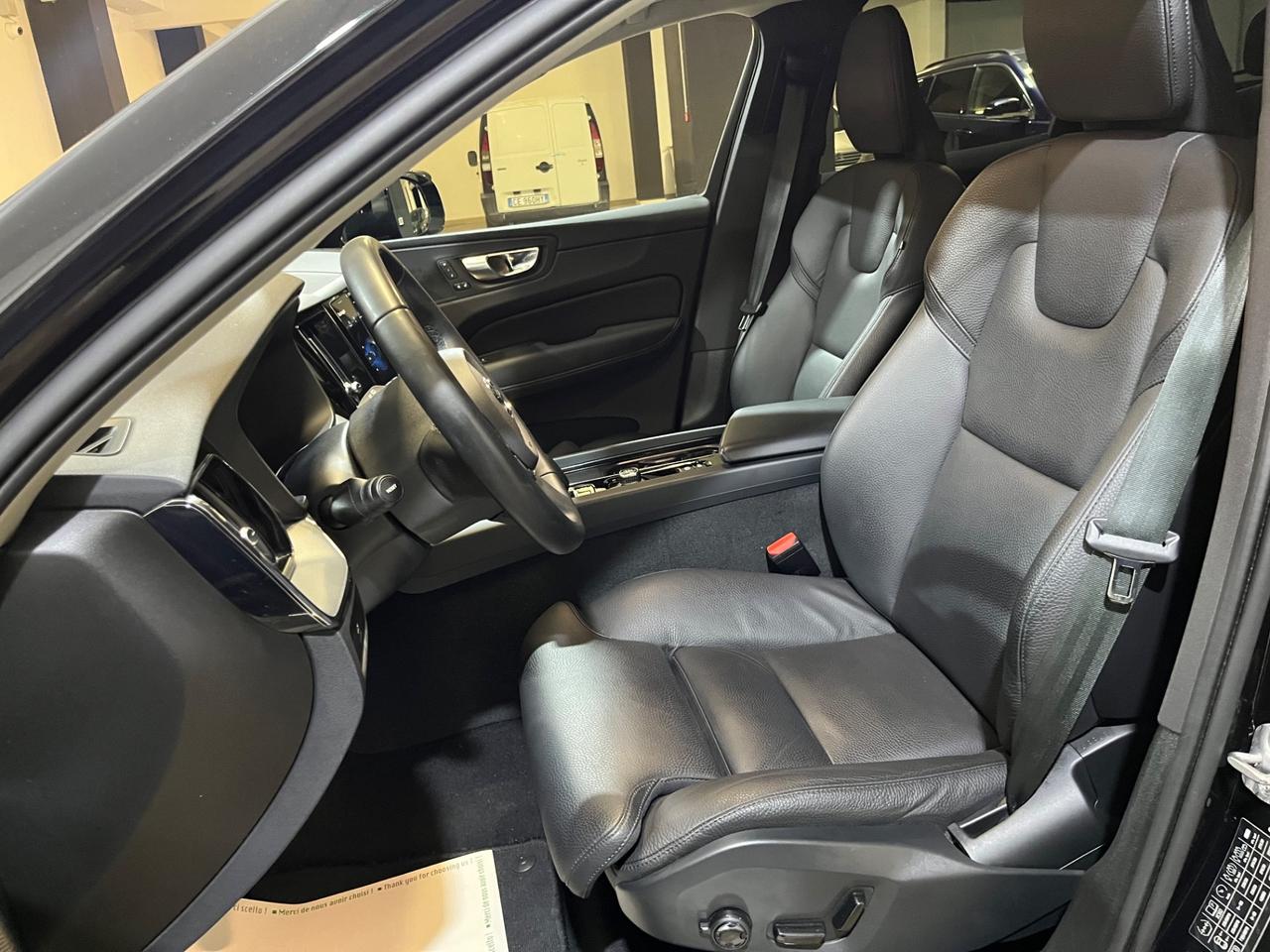 Volvo XC60 B4 (d) AWD automatico Ultimate Dark