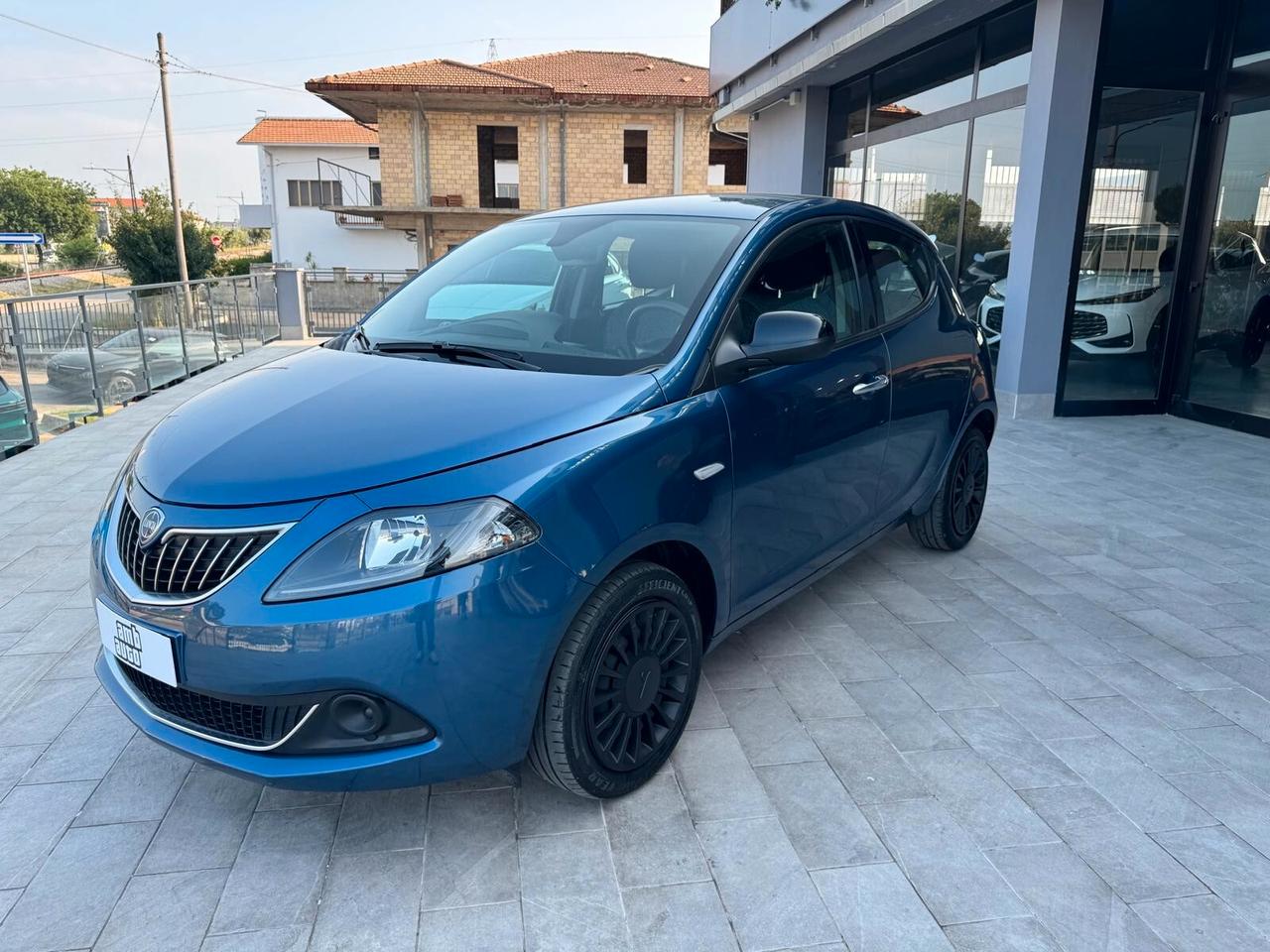 Lancia Ypsilon 1.0 FireFly 5 porte S&S Hybrid Silver